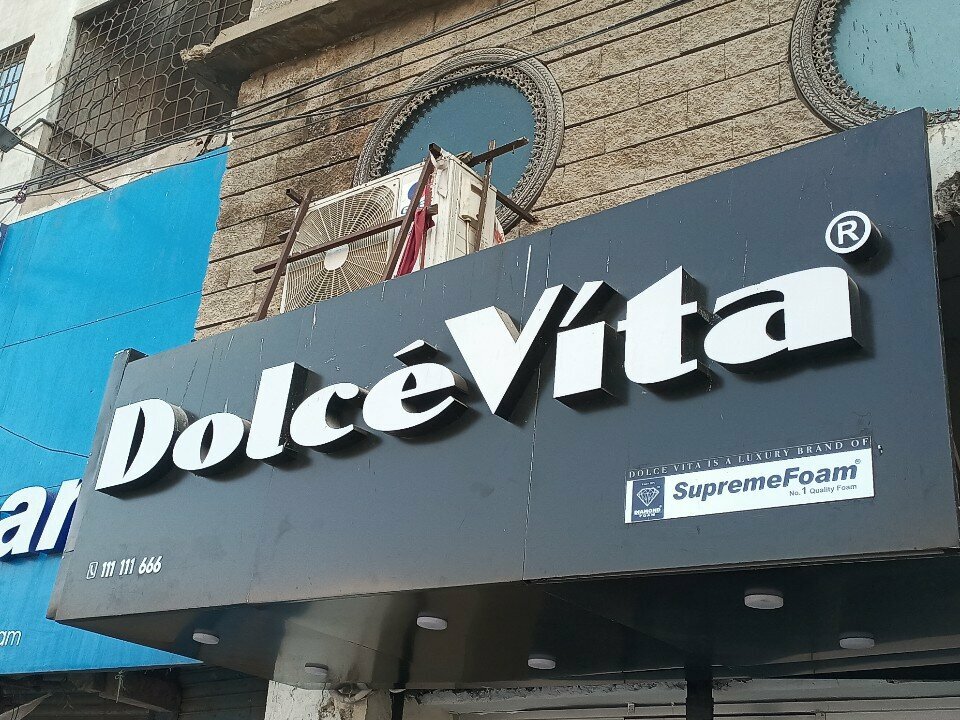Electronics store Dolcevita, Karachi, photo