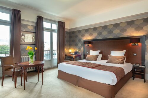 Гостиница Le Grand Hotel De Tours в Туре