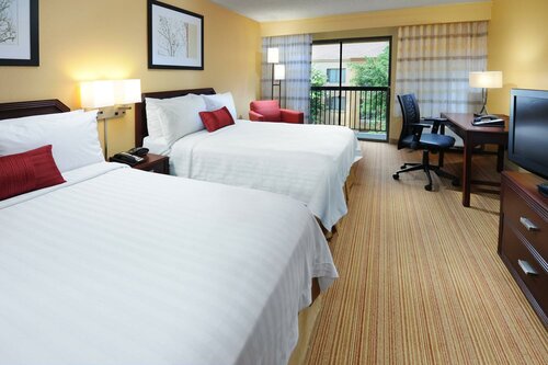 Гостиница Courtyard by Marriott Houston Hobby Airport в Хьюстоне