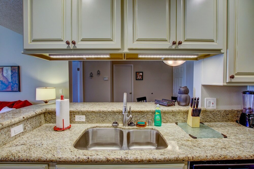 Фото Sunshine Suites at Hillcrest