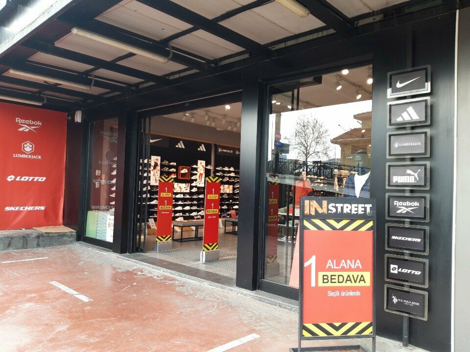 Shoe store IN Street, Izmir, photo