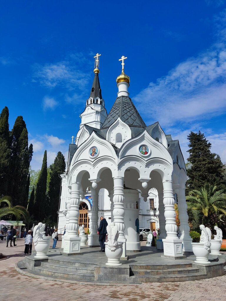 Питьевые галереи и источники Источник со святой водой, Сочи, фото