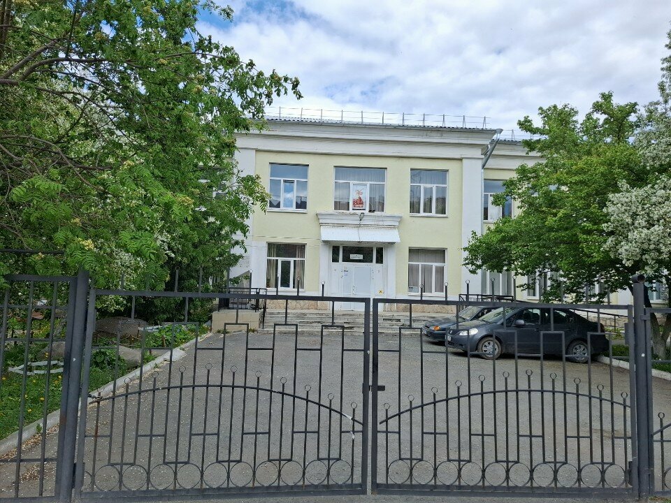مدرسة GBOU SO Yekaterinburgskaya shkola № 1 ، يكاترينبورغ، صورة