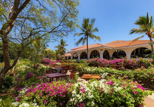 Гостиница Diani Sea Resort в Кении