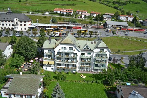 Гостиница Typically Swiss Hotel Altana в Скуоли