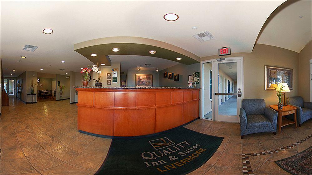 Фото Quality Inn & Suites