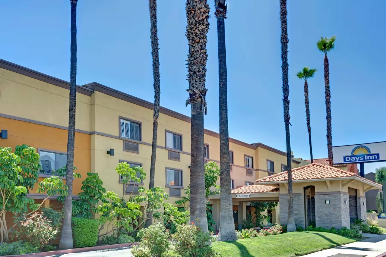 Фото Days Inn by Wyndham West Covina