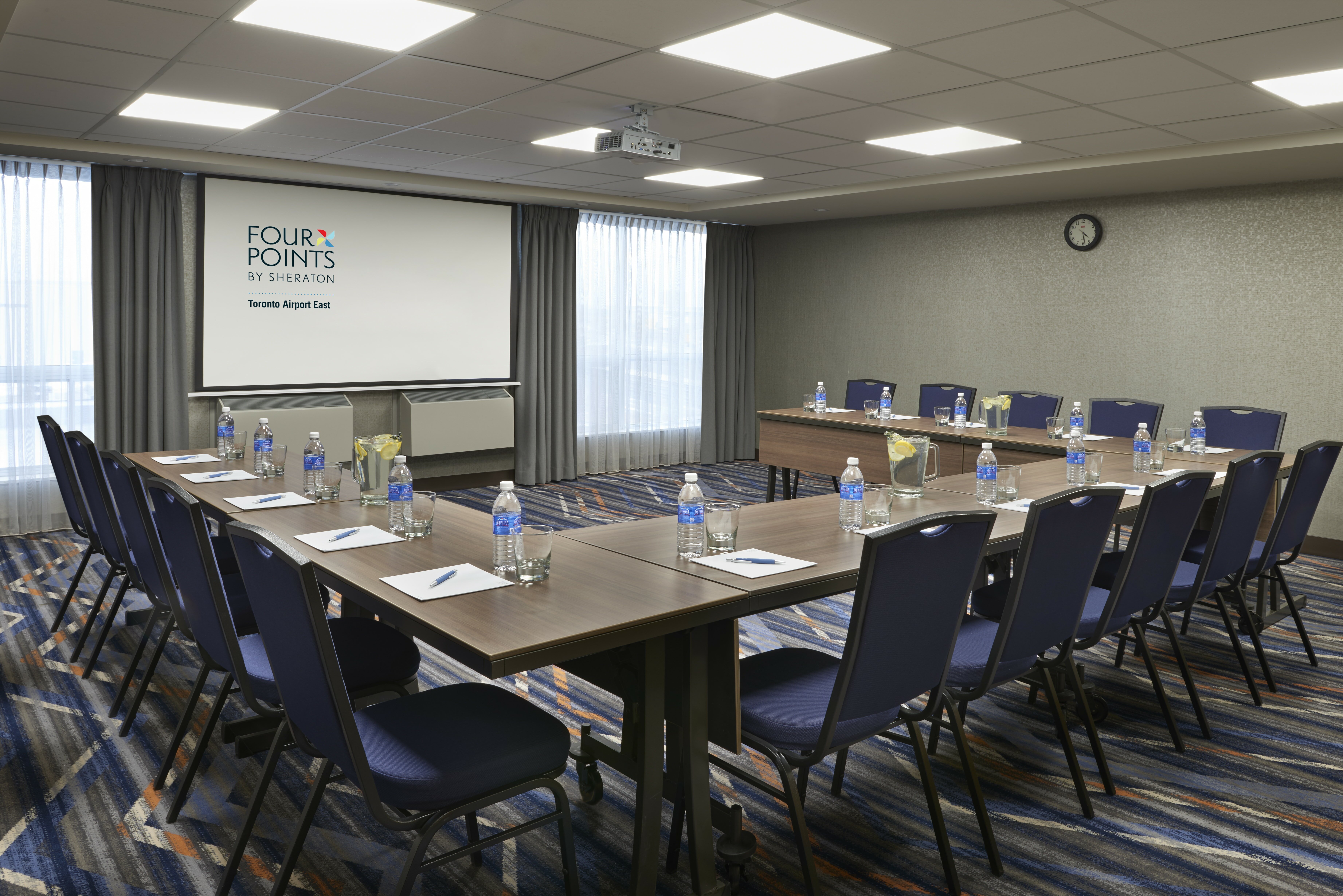 Фото Four Points by Sheraton Toronto Airport East