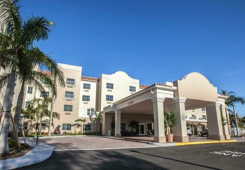 Гостиница TownePlace Suites by Marriott Boynton Beach в Лейк Уорте