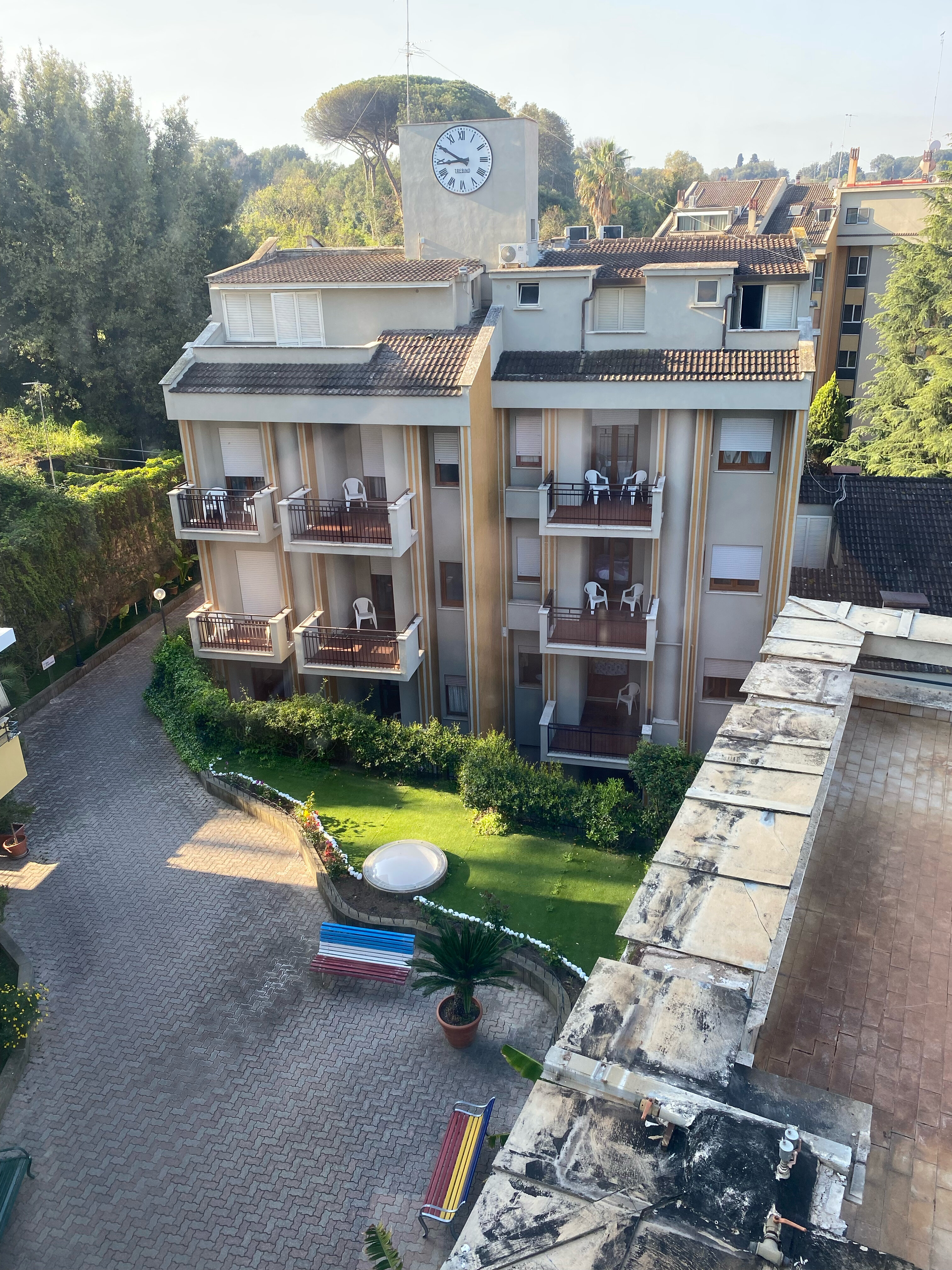 Фото отеля 2