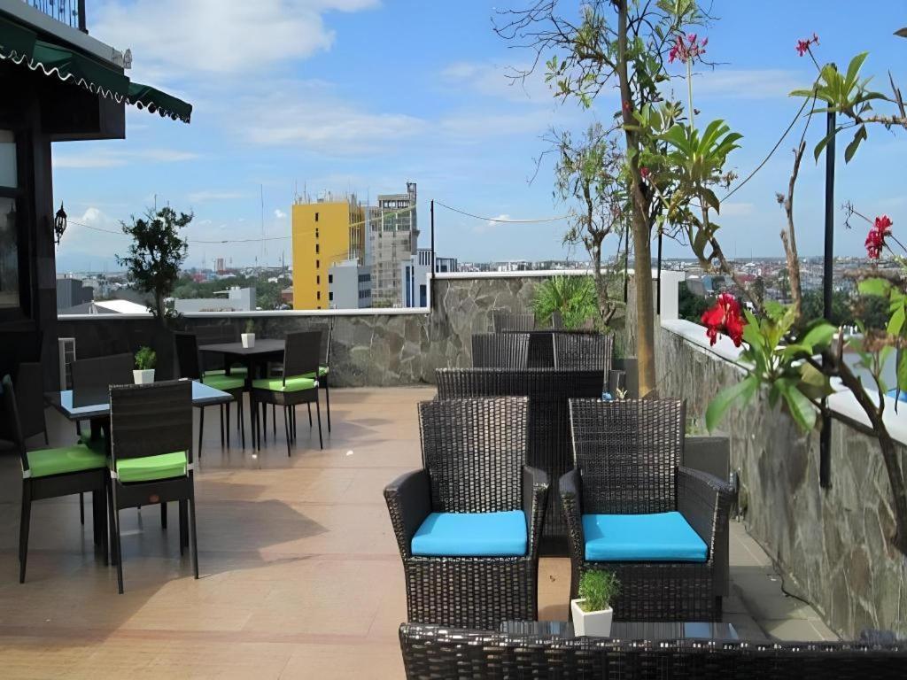 Фото Kenari Tower Hotel