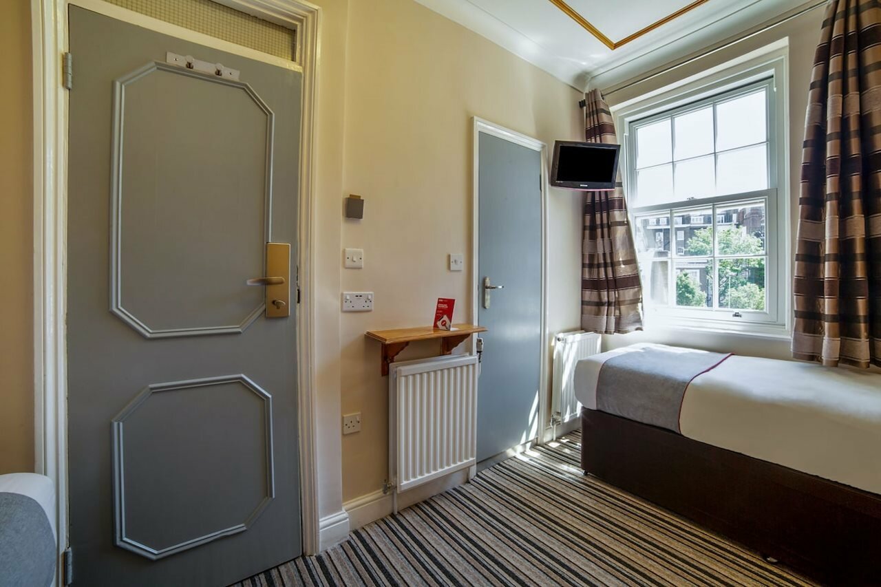 Фото Oyo Vegas Hotel