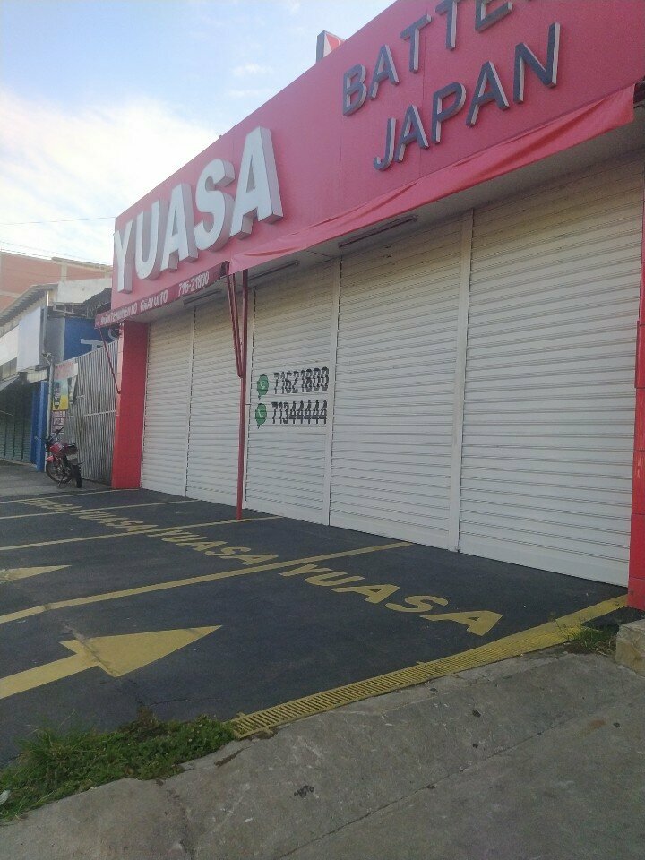 Batteries and chargers Yuasa, Santa Cruz de la Sierra, photo