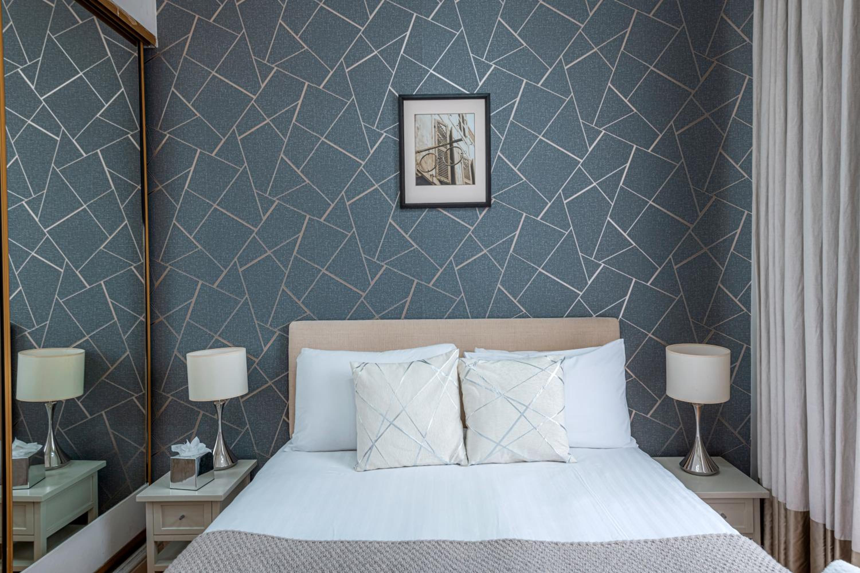 Фото Queensgate Court