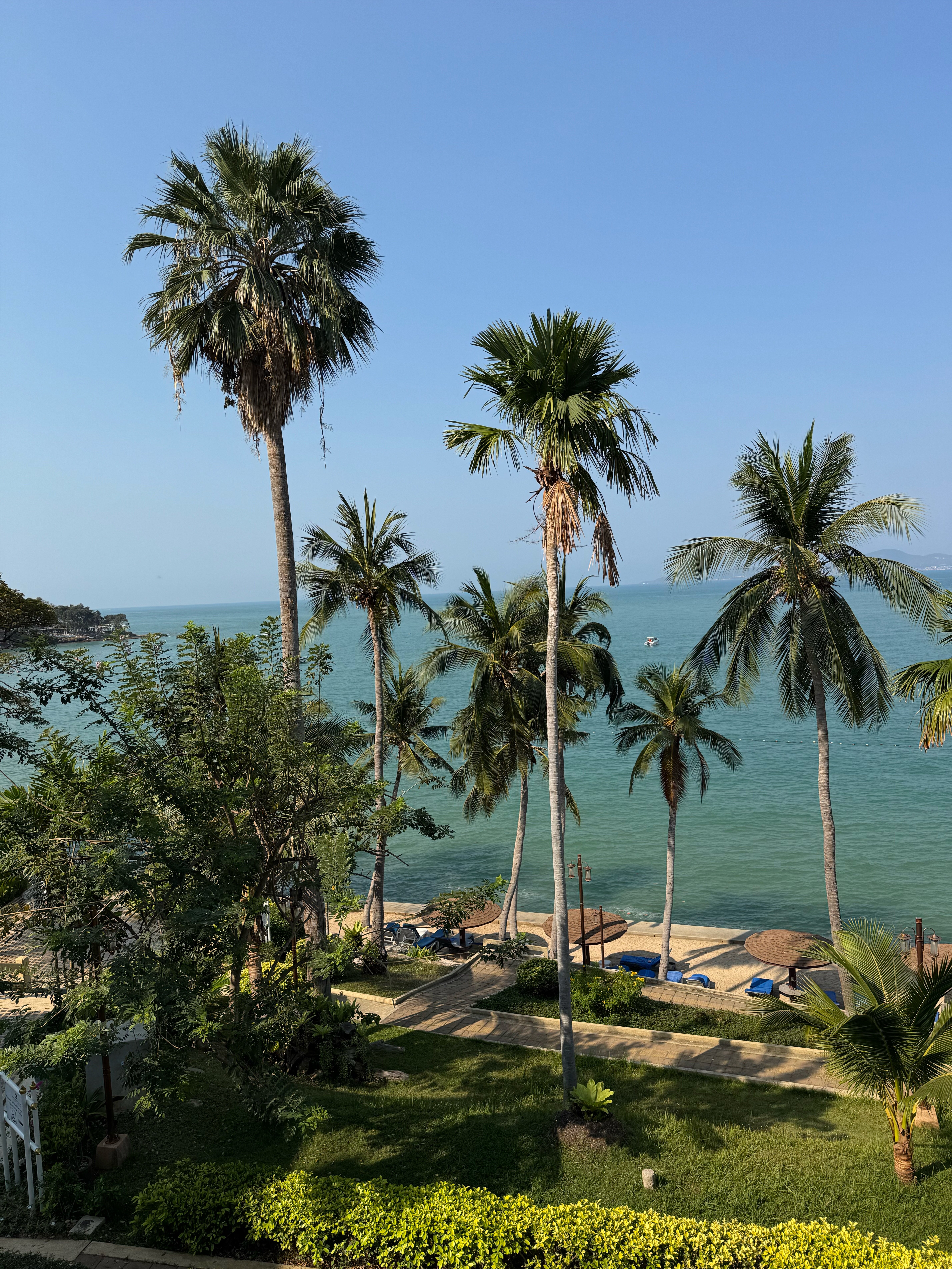 Фото Royal Cliff Beach Hotel