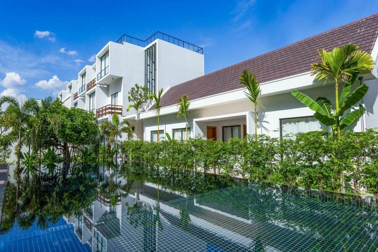 Фото Lynnaya Urban River Resort