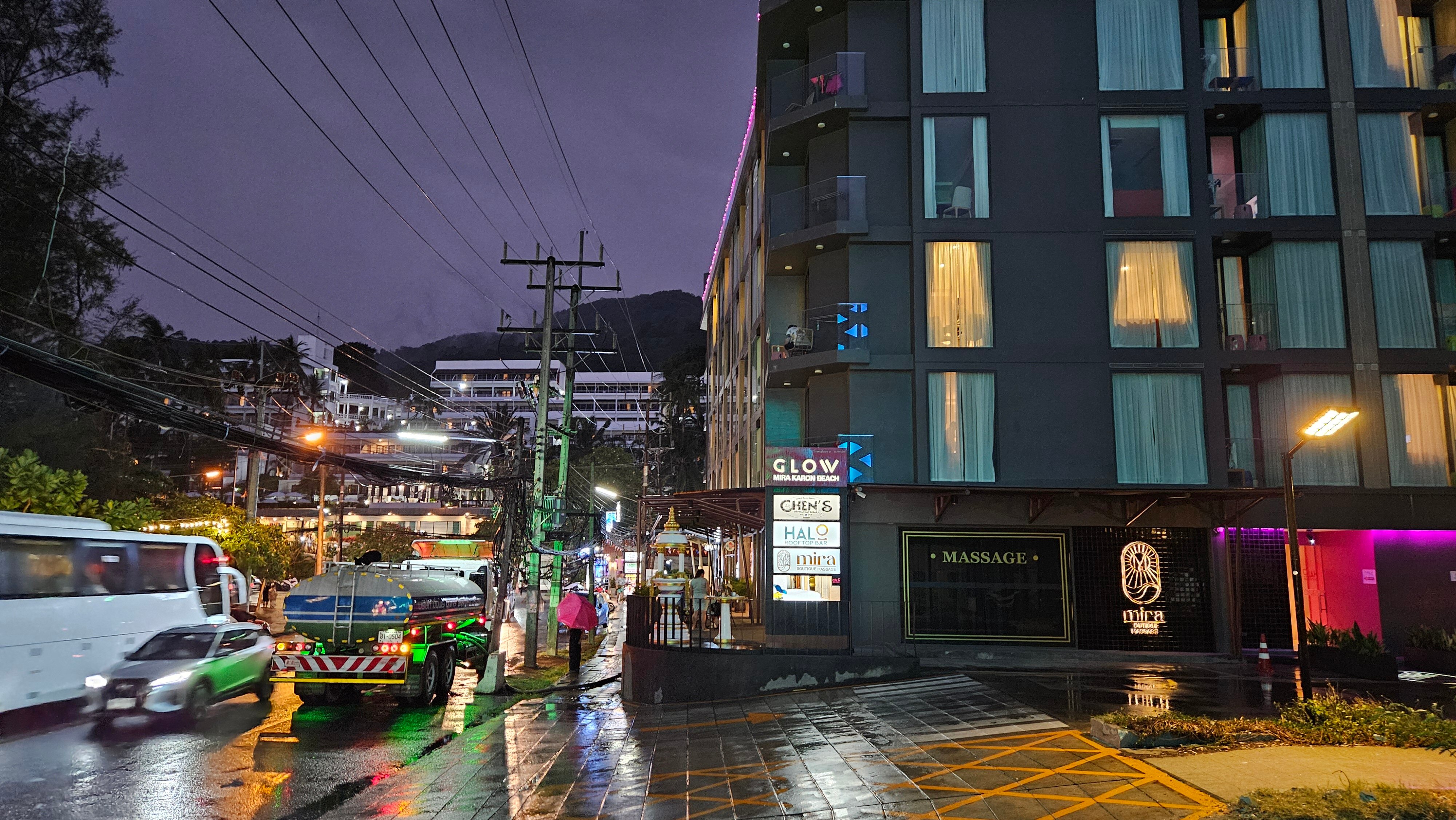 Фото JonoX Phuket Karon Hotel
