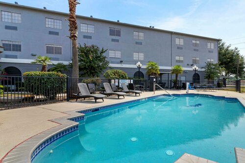 Гостиница Comfort Suites Kingwood Houston North