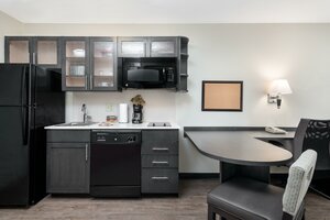 Гостиница Candlewood Suites Charlotte - Arrowood, an Ihg Hotel