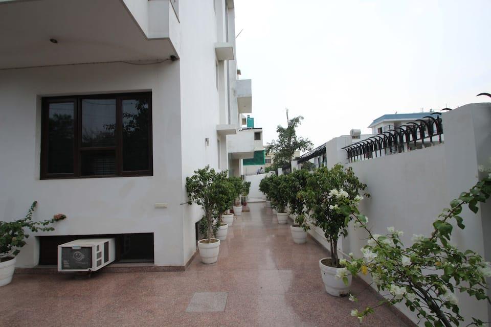 Фото Hollyhocks Residency