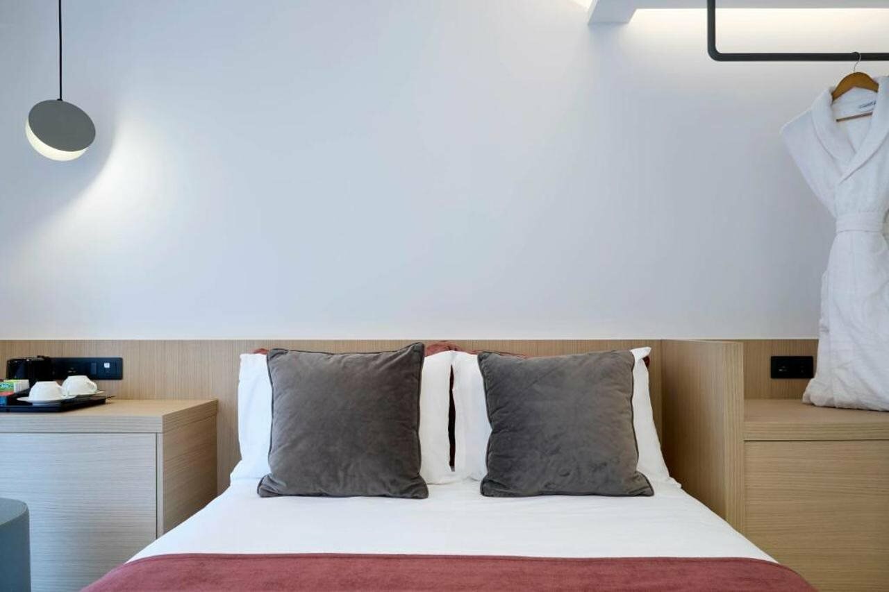 Фото Twinn Downtown Piraeus