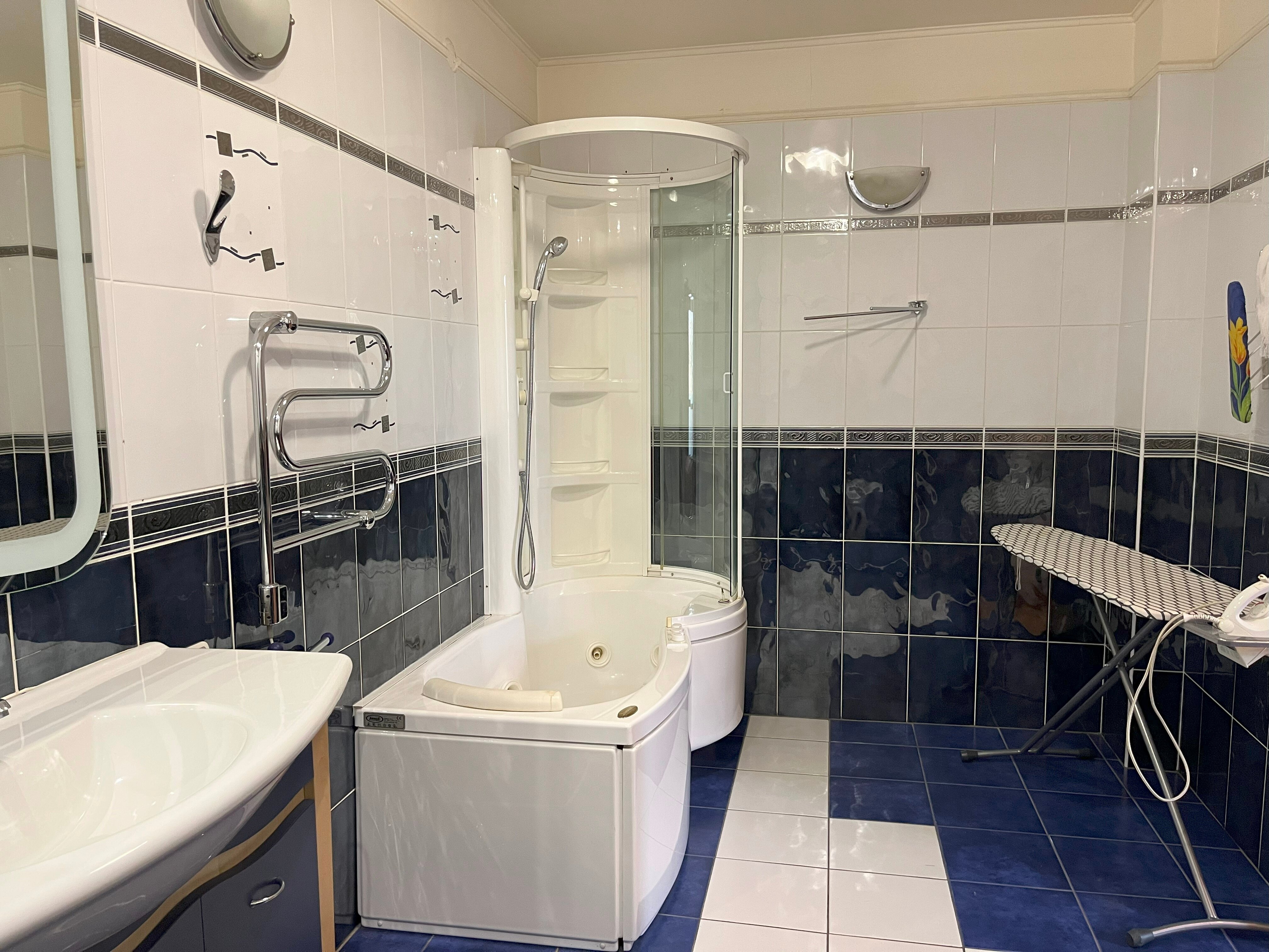 Фото Современник