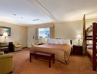 Фото Travelodge by Wyndham Langley City