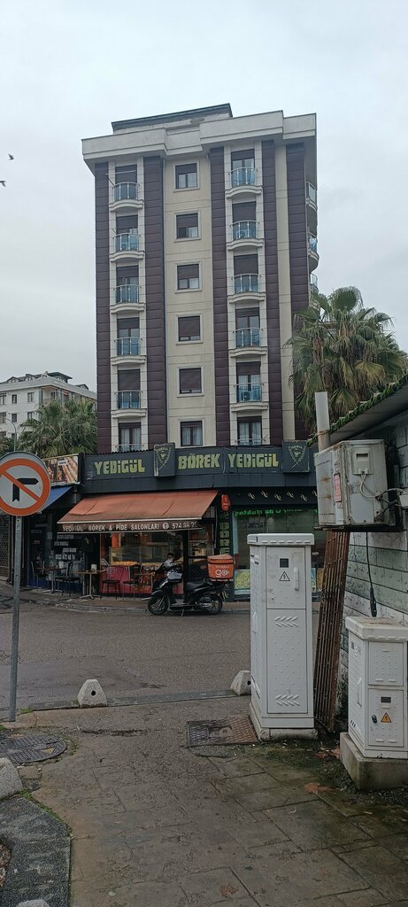 Fast food Yedigül Börek ve Pide Salonlari İçerenköy, Istanbul, photo