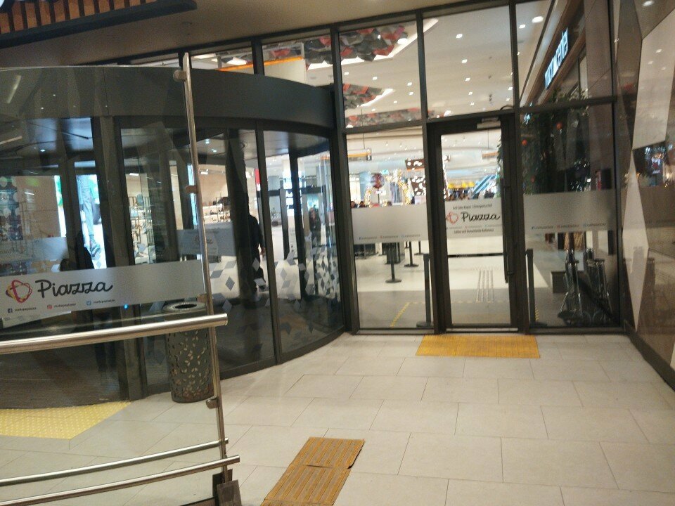 Electronics store Dyson, Istanbul, photo