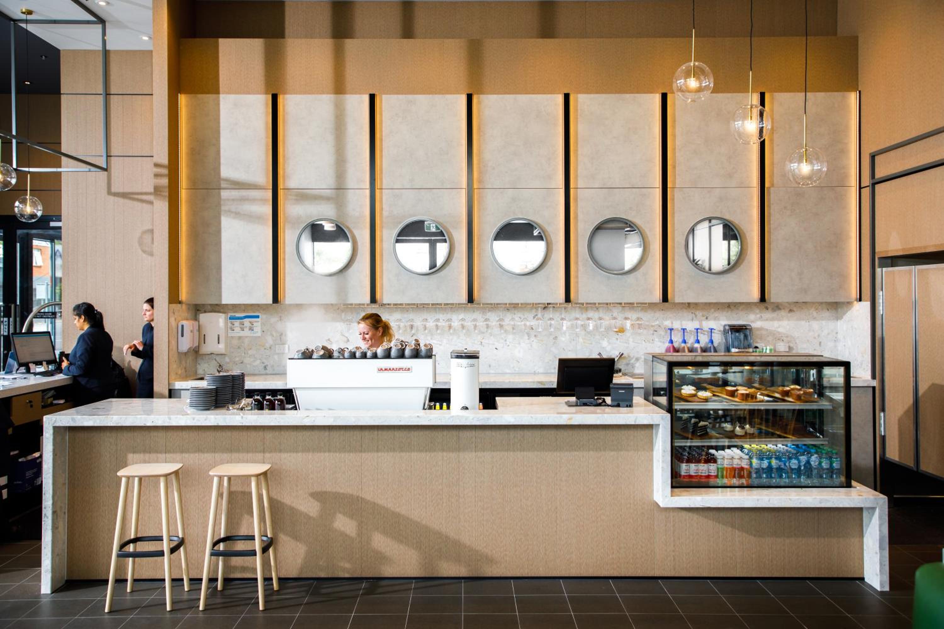 Фото Avani Adelaide Residences