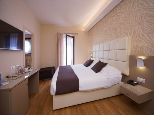 Гостиница Hotel Dori в Пескьера-дель-Гарда