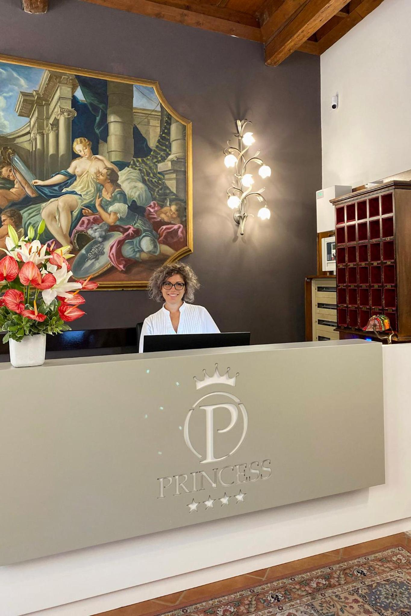 Фото отеля 2