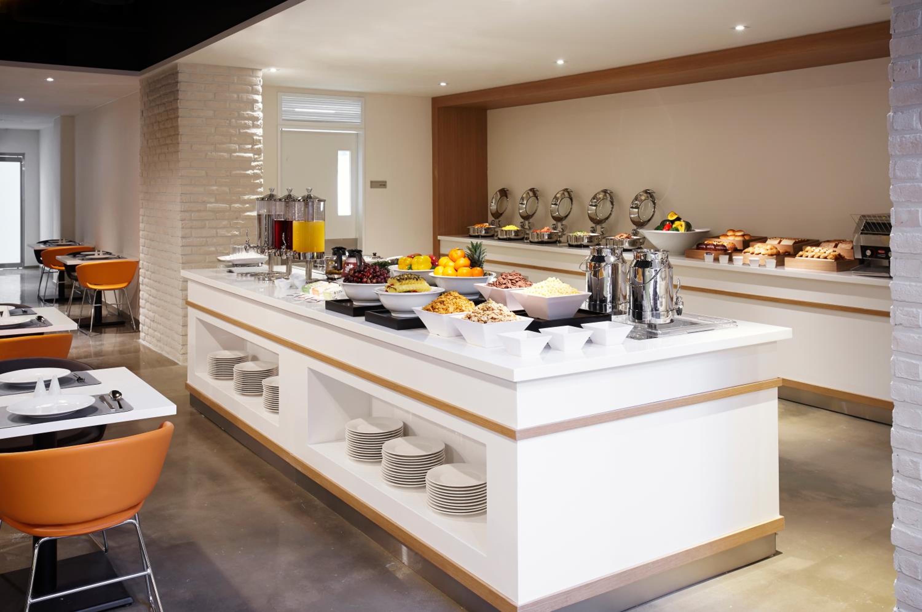 Фото Travelodge Myeongdong Euljiro 