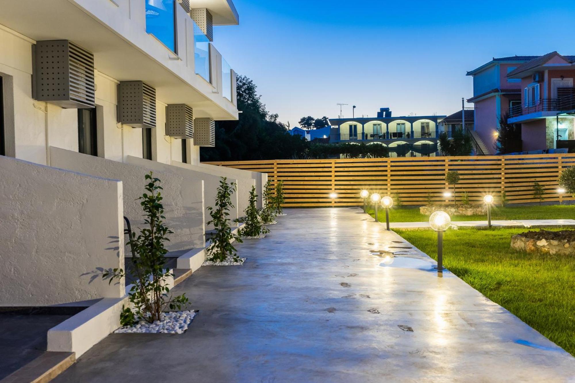 Фото Rooms 48 by Zante Plaza