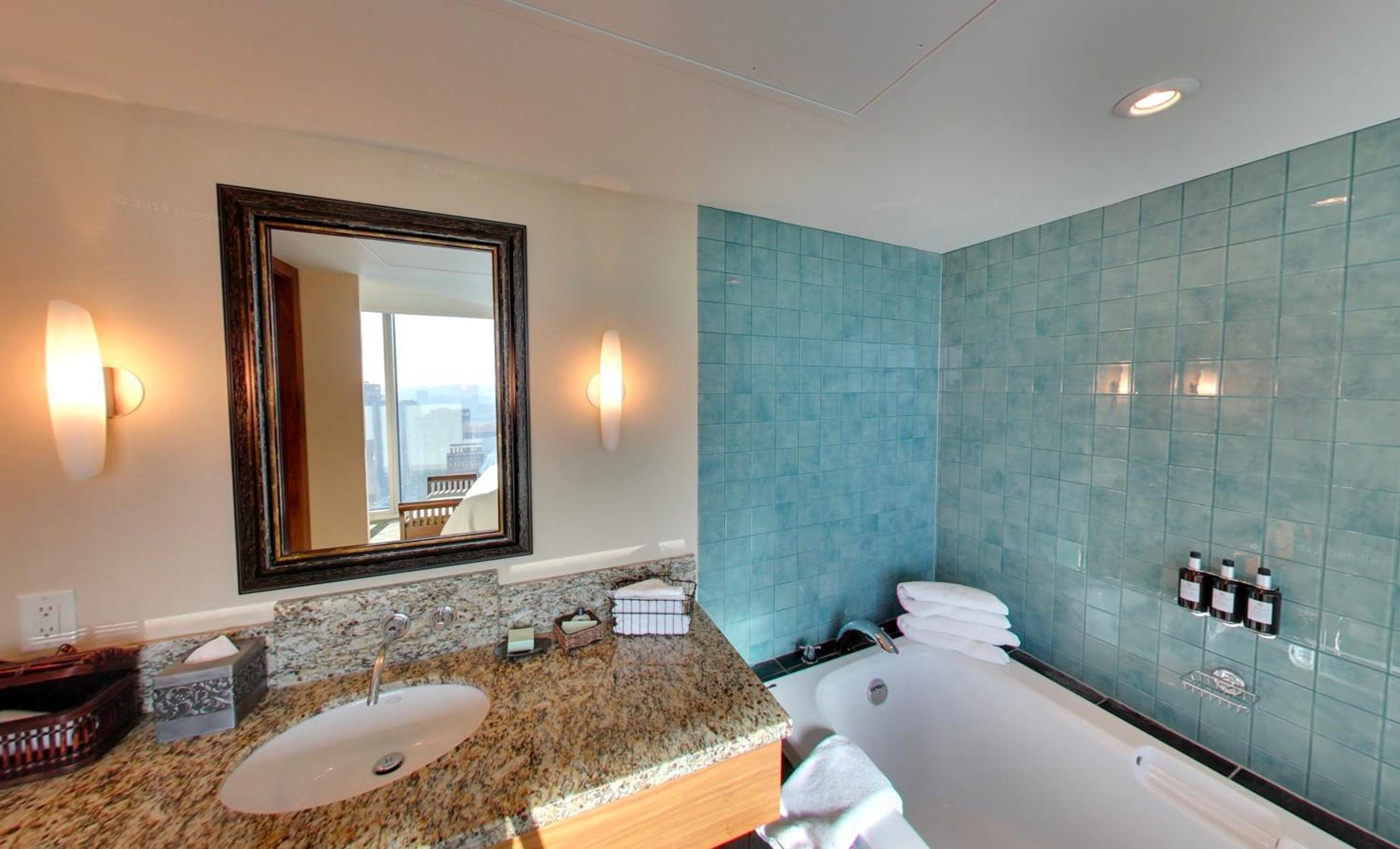 Фото Embarc Vancouver