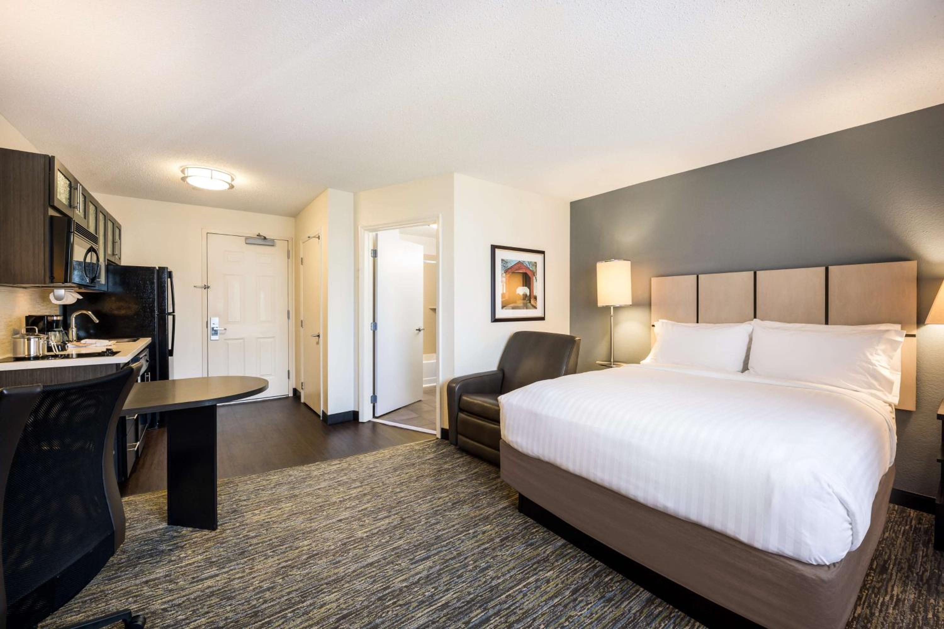Фото Sonesta Simply Suites Anaheim