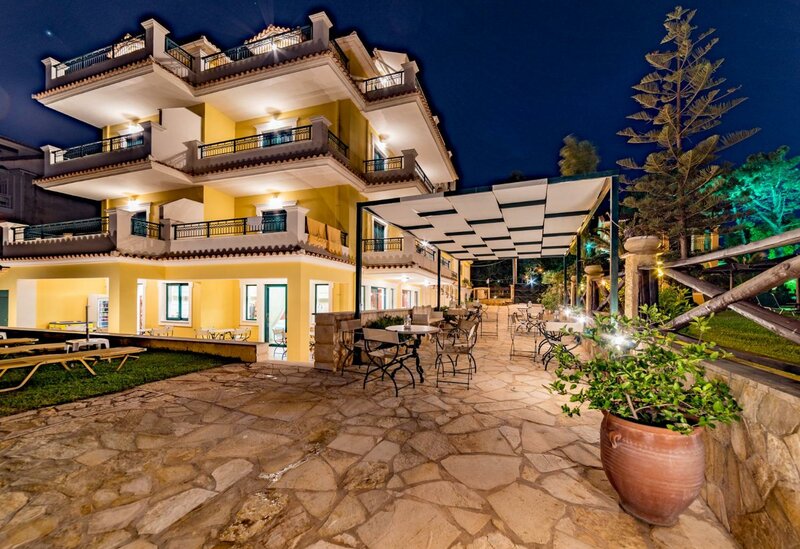 Гостиница Andreolas Luxury Suites