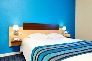 Kyriad Viry Chatillon (Île-de-France, Essonne, Grigny, Route Nationale 7), hotel
