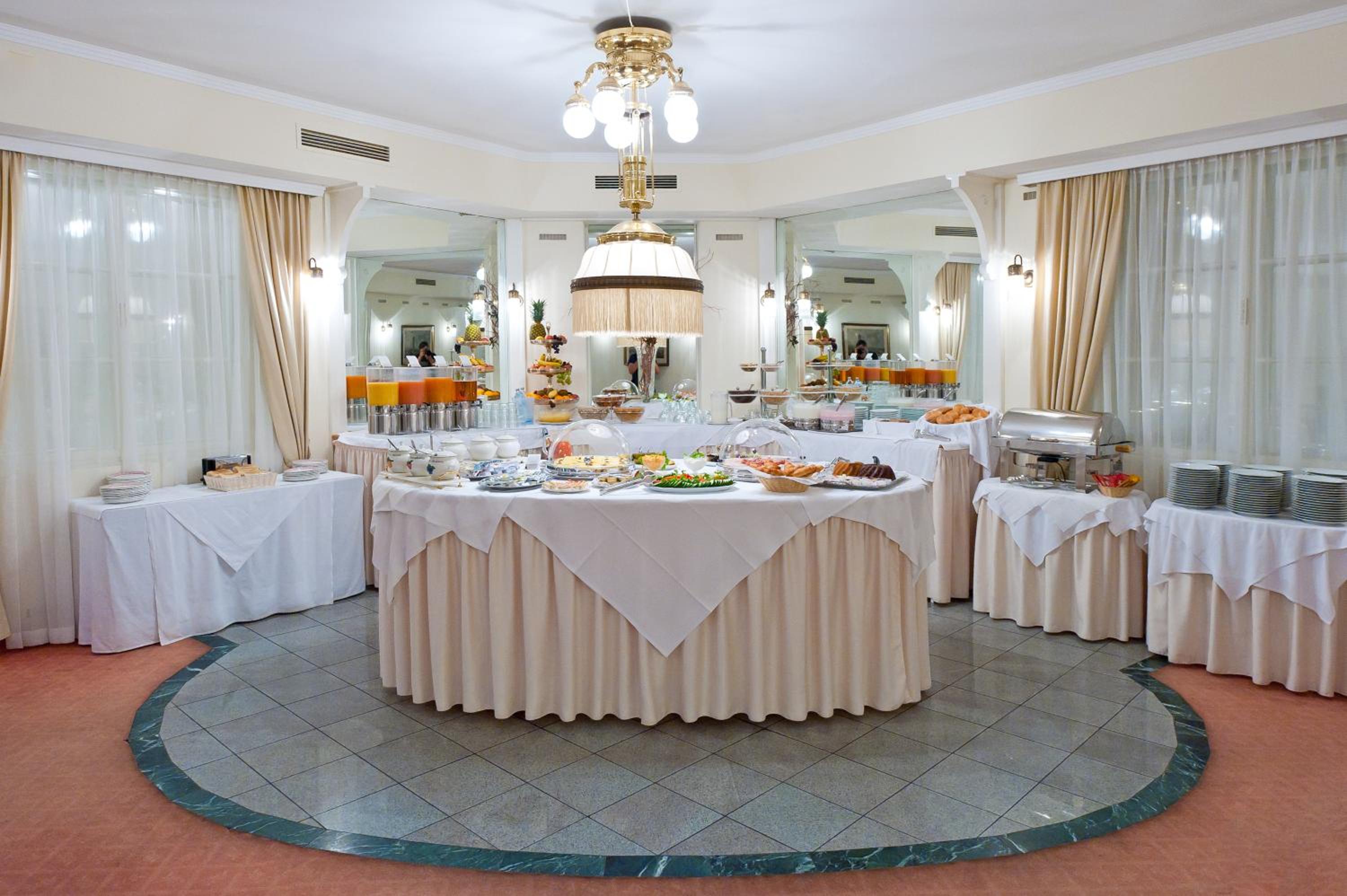Фото Hotel Johann Strauss