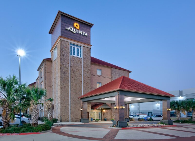 Гостиница La Quinta Inn & Suites by Wyndham Dallas - Hutchins