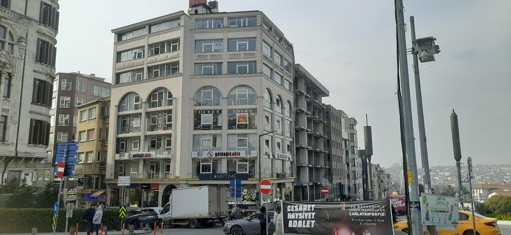 الأجهزة الإلكترونية ومكوناتها Altinkaya Istanbul Showroom ، اسطنبول، صورة