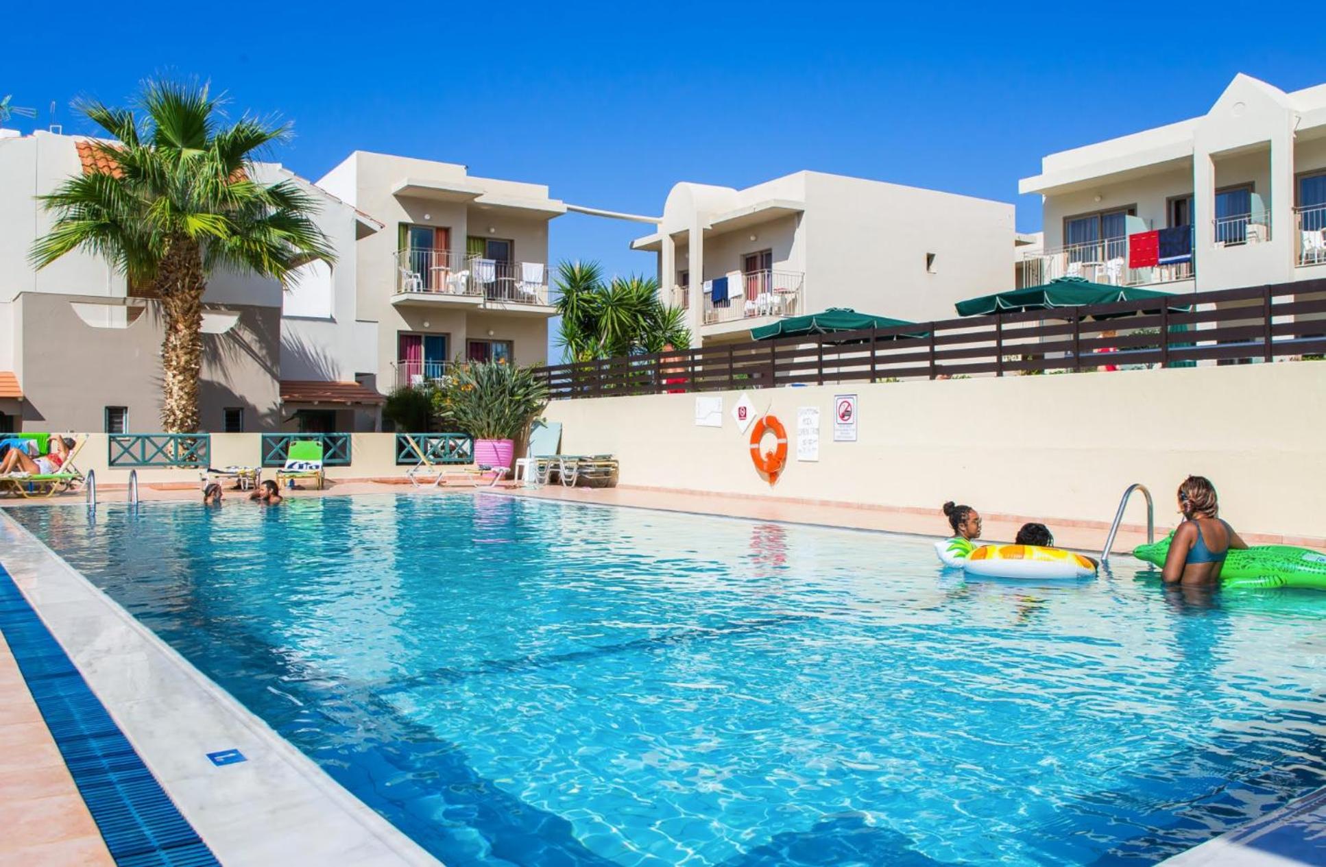 Фото Theoni Apartments