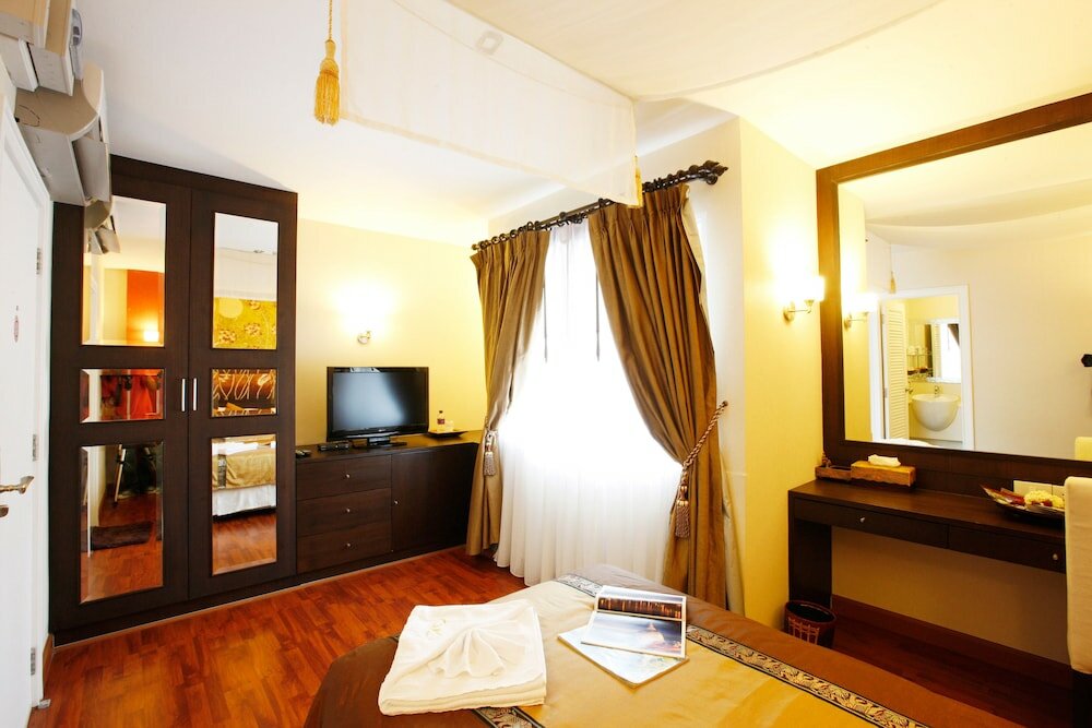 Фото Mirth Sathorn Hotel