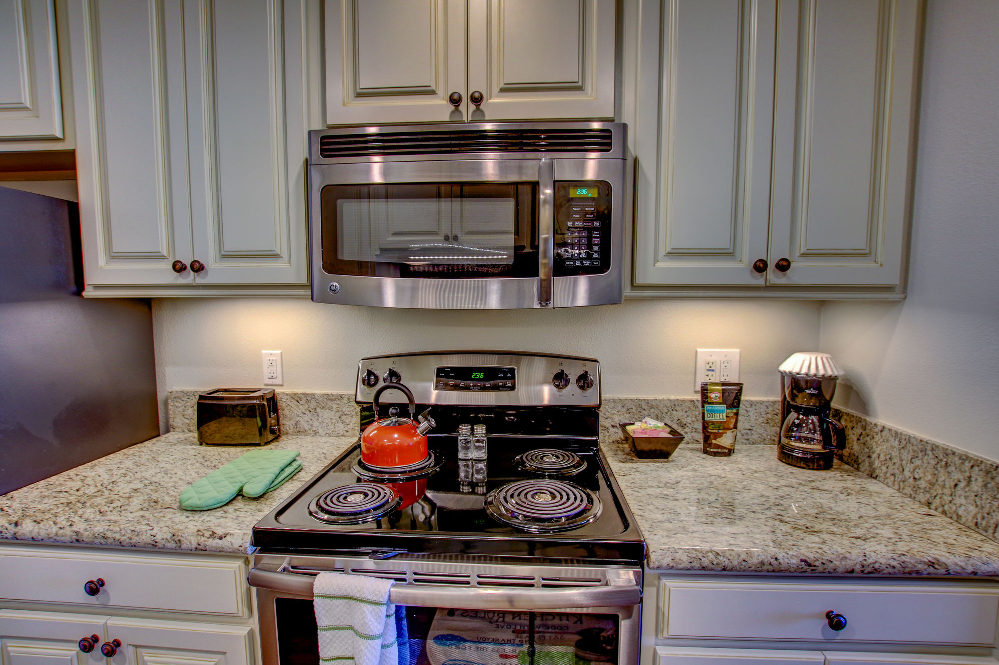 Фото Sunshine Suites at Hillcrest