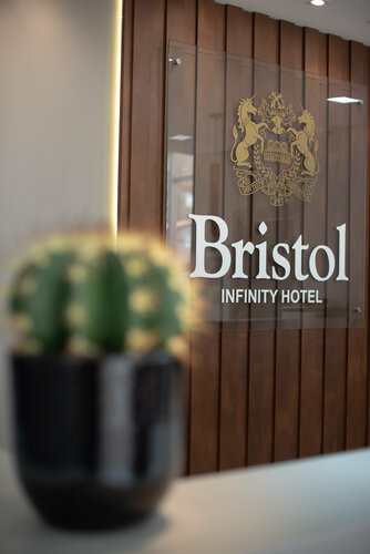 Гостиница Bristol Infinity