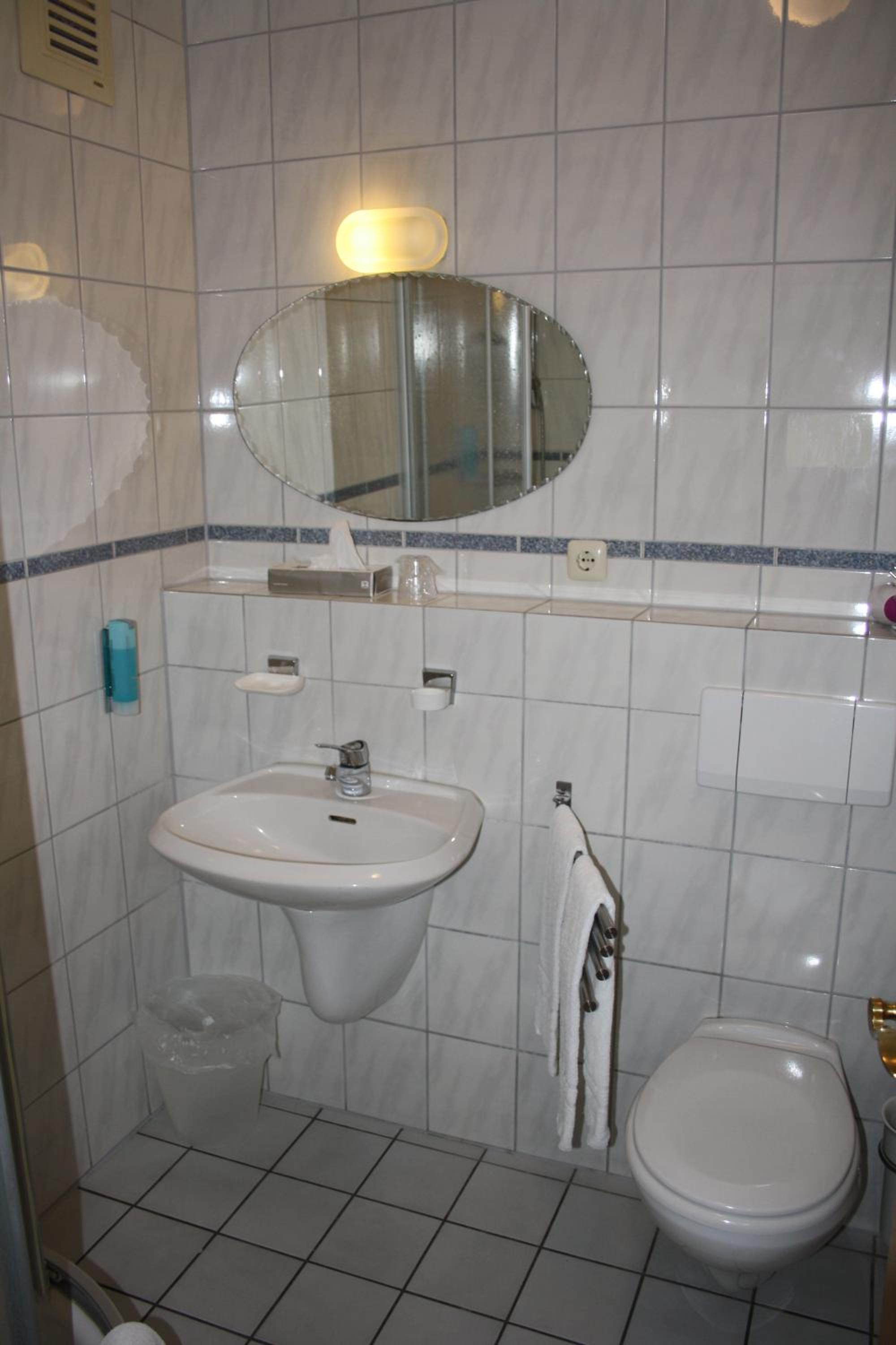 Фото Hotel Schwarzer Adler