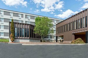 Гостиница Quality Hotel & Suites