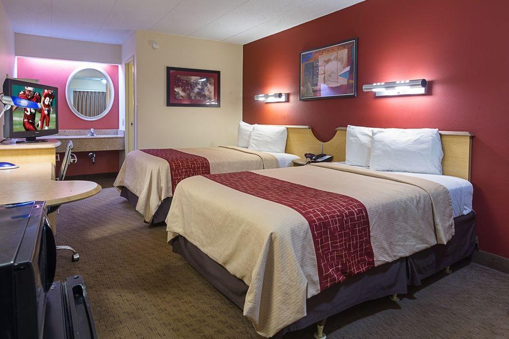 Фото Red Roof Inn Detroit - Farmington Hills