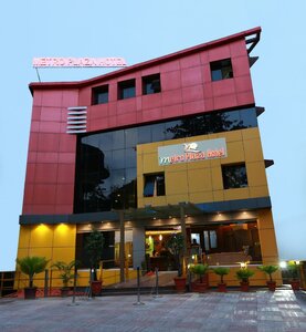 Гостиница Metro Plaza Hotel