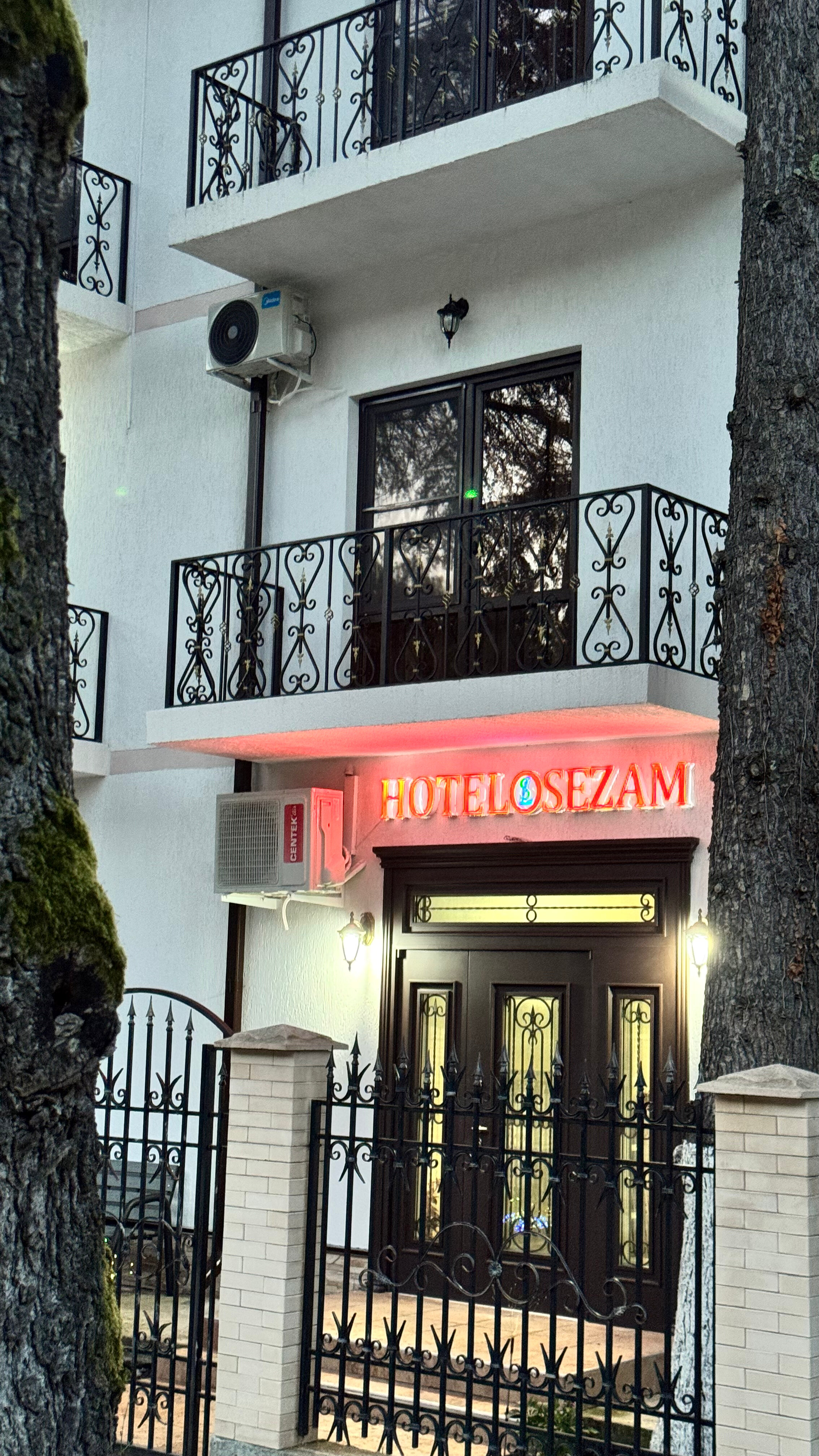 Фото отеля 2